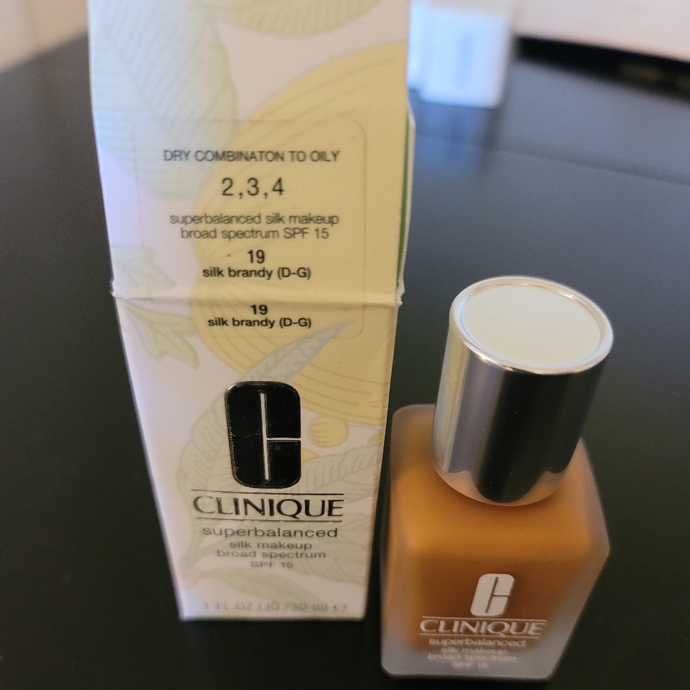 Clinique Super Balanced Foundation